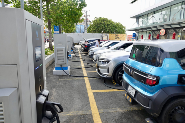 Many apartment buildings in Ho Chi Minh City start installing EV charging points
- Ảnh 7. Many apartment buildings in Ho Chi Minh City start installing EV charging points
- Ảnh 7.