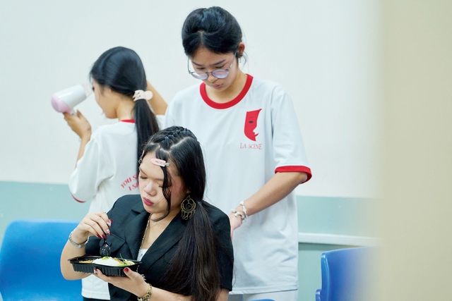 Sân khấu kịch học trò - hậu trường làm căng lắm à nha! - Ảnh 8.
