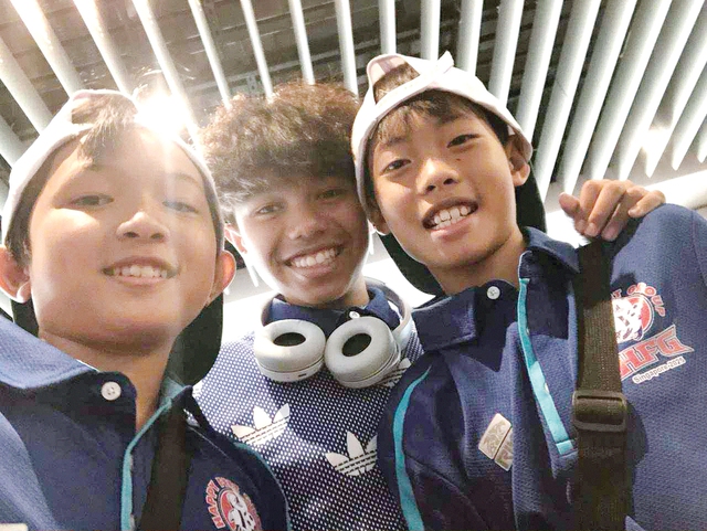 Đến Singapore, trải nghiệm thi đấu với học viện bóng đá Barcelona - Ảnh 3.