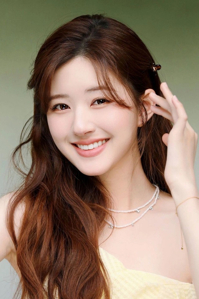 Nhìn lại sự nghiệp rực rỡ của Triệu Lộ Tư trước khi vướng tranh chấp hợp đồng với công ty quản lý - Ảnh 3.
