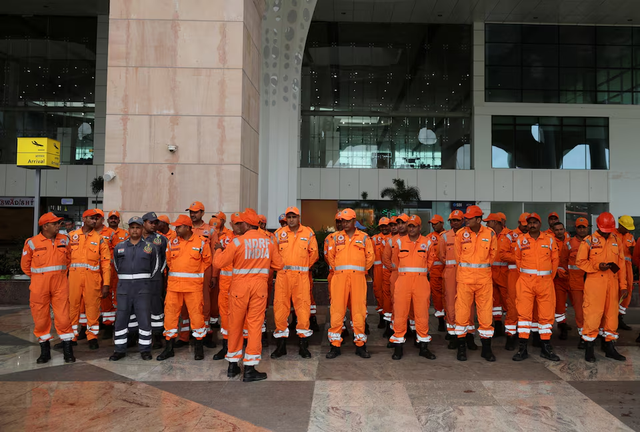 Heavy rains, landslides hamper rescue efforts in northern Indian state, dozens missing- Ảnh 1.