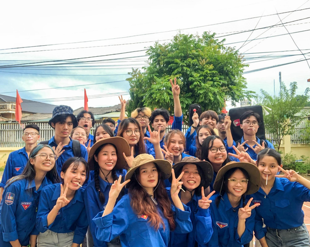 Vietnamese student secures 4 master's scholarships in Europe- Ảnh 1.