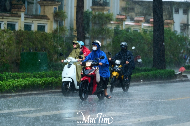 Thời tiết 7-8: Bắc Bộ mưa lớn, Trung Bộ nắng nóng- Ảnh 1.