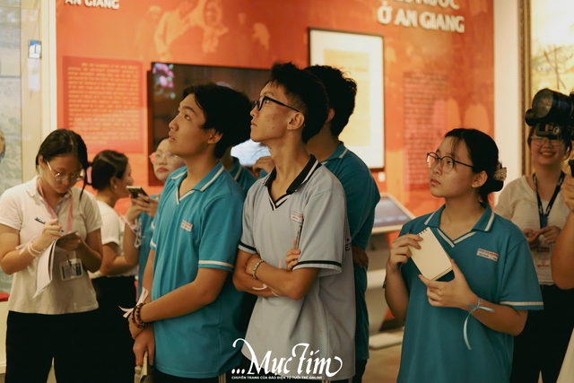 Teen Trường THPT Ten Lơ Man hóa thân thám tử truy tìm manh mối lịch sử tại bảo tàng - Ảnh 9.