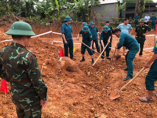 Unexploded 300kg bomb safely detonated in north-central Vietnam- Ảnh 2.