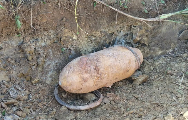 Unexploded 300kg bomb safely detonated in north-central Vietnam- Ảnh 1.