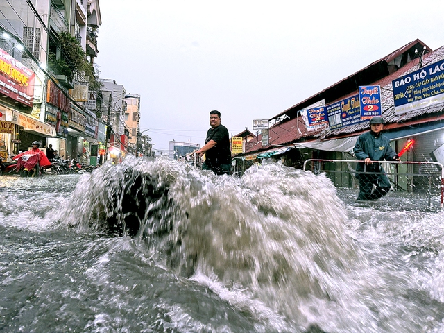 Heavy rains to cool down southern Vietnam after heatwave - Ảnh 1.
