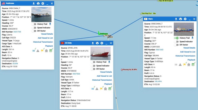 Vietnam rescues 20 crew members from burning oil tanker - Ảnh 2.