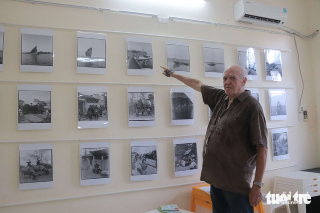 Dutch man brings photos of old Vietnam to children in Da Nang- Ảnh 2. Dutch man brings photos of old Vietnam to children in Da Nang- Ảnh 2.