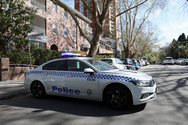 Man arrested for crashing car into Russian consulate in Sydney - Ảnh 4.