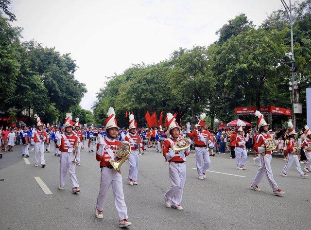 100 students from Ho Chi Minh City join bugle performance in Hanoi to celebrate National Day - Ảnh 4.
