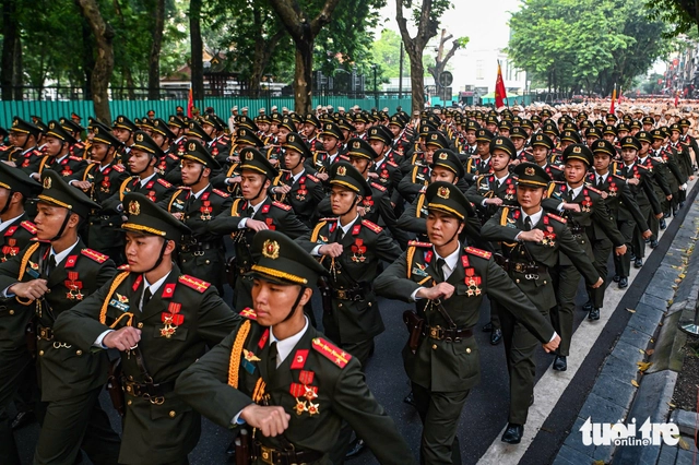 ការផ្សាយបន្តផ្ទាល់: ដង្ហែរដើម្បីអបអរខួបលើកទី 80 នៃទិវាជាតិថ្ងៃទី 2 ខែកញ្ញា - រូបថត 1 ។
