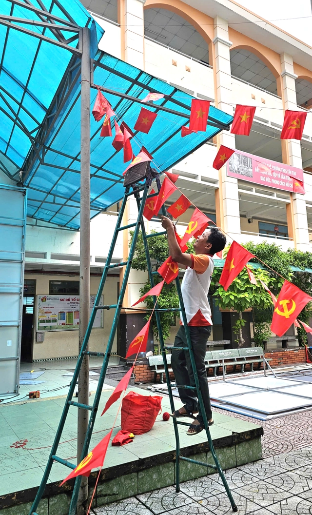 Thiếu nhi TP.HCM check in cùng cờ tổ quốc dịp lễ Quốc khánh 2-9 - Ảnh 4.