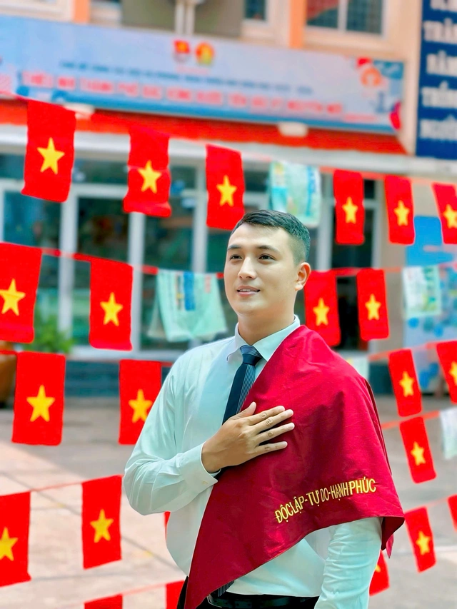 Thiếu nhi TP.HCM check in cùng cờ tổ quốc dịp lễ Quốc khánh 2-9 - Ảnh 9.