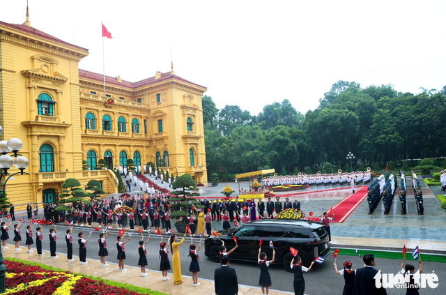Vietnam Party chief hosts welcome ceremony for Cuban President Miguel Díaz-Canel  - Ảnh 4.