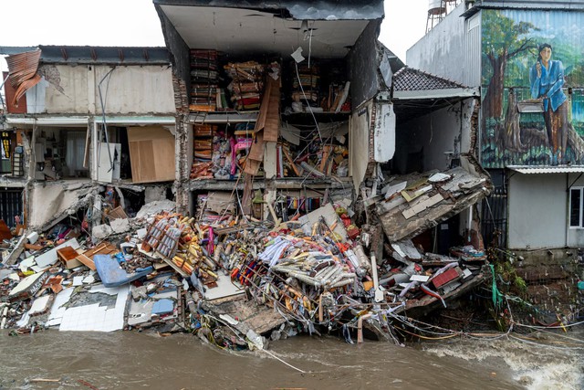 Floods in Indonesia's Bali kill at least nine, officials say - Ảnh 2.