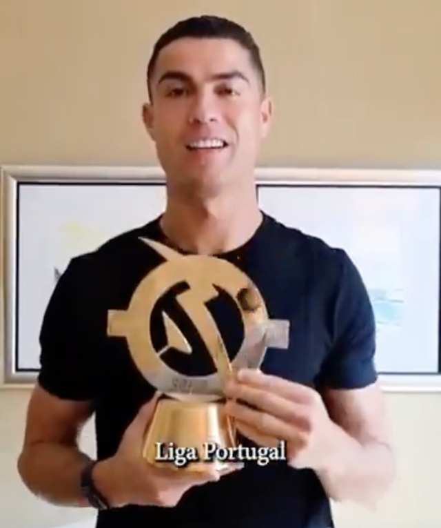 Ronaldo được bầu là Cầu thủ vĩ đại nhất lịch sử- Ảnh 1.