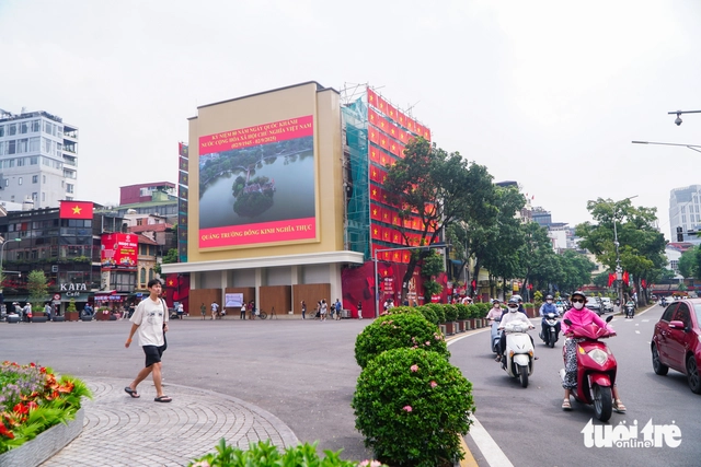 Hanoi planner defends iconic square redesign amid public critique- Ảnh 1.