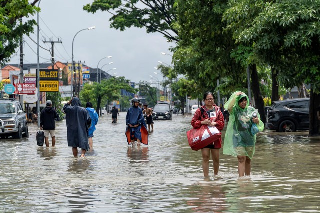 Floods in Indonesia's Bali kill at least nine, officials say - Ảnh 1.
