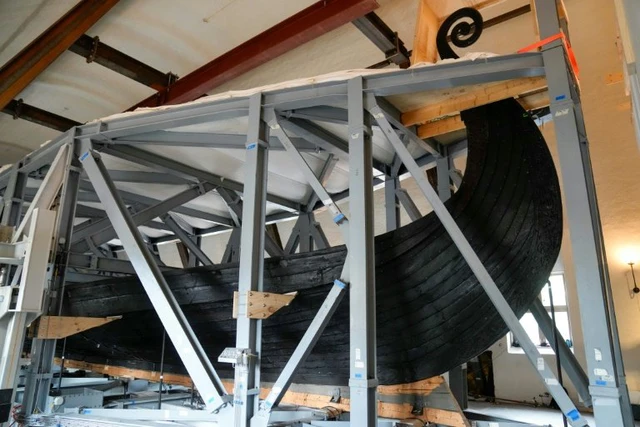 Viking ships make final high-risk voyage to new Oslo home- Ảnh 1. Viking ships make final high-risk voyage to new Oslo home- Ảnh 1.