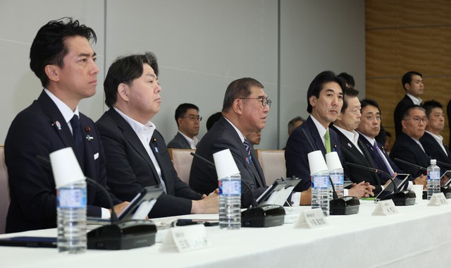 Japan starts discussions on basic plan for AI use, development - Ảnh 1.