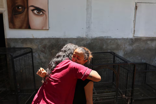 Waters recede in Bali after floods kill 16 people, with two still missing - Ảnh 1.