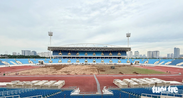 Turf renovation underway at My Dinh National Stadium in Hanoi- Ảnh 2.