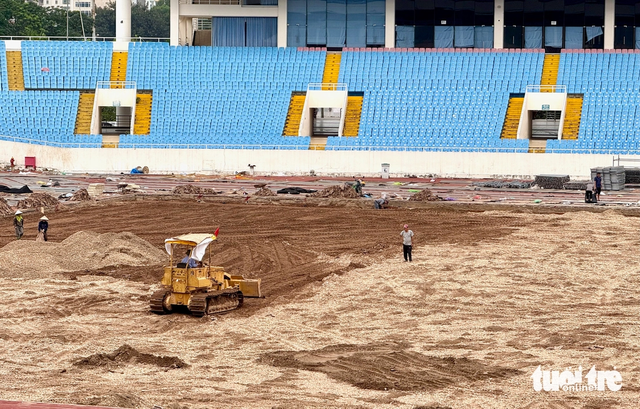 Turf renovation underway at My Dinh National Stadium in Hanoi- Ảnh 4.