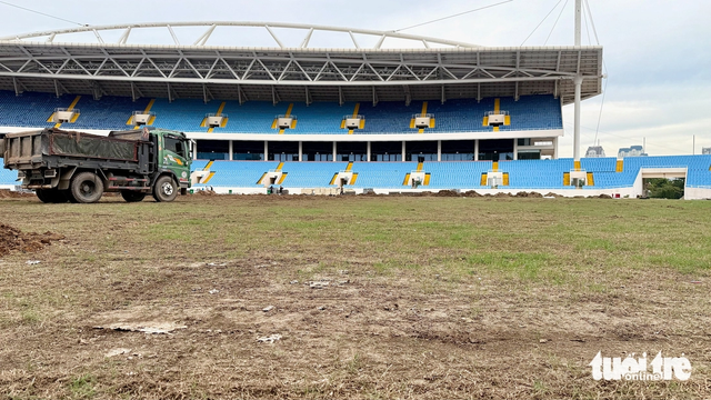 Turf renovation underway at My Dinh National Stadium in Hanoi- Ảnh 5.