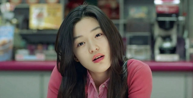 Điều gì đưa Jun Ji Hyun trở thành nữ thần không tuổi của phim ảnh và thời trang Hàn Quốc? - Ảnh 2.