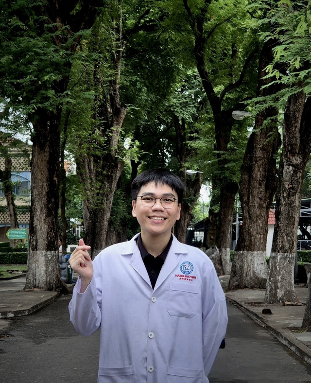 Thủ khoa Đại học Y Dược TP.HCM: Nam sinh Cần Thơ 3 lần đứng đầu - Ảnh 4.