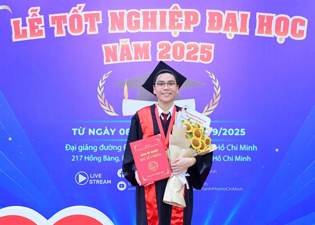 Thủ khoa Đại học Y Dược TP.HCM: Nam sinh Cần Thơ 3 lần đứng đầu - Ảnh 1.