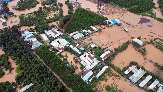 Flooding hits Vietnam’s Dong Nai after heavy rain, dozens of homes inundated - Ảnh 1. Flooding hits Vietnam’s Dong Nai after heavy rain, dozens of homes inundated - Ảnh 1.