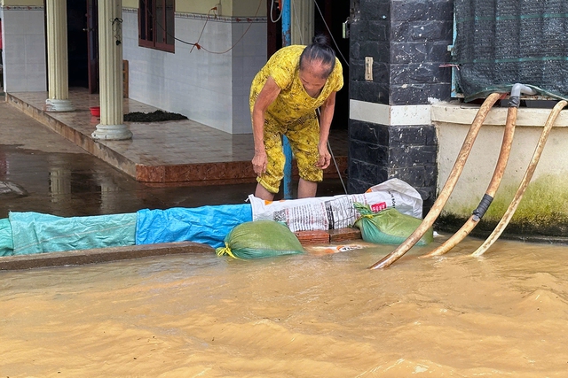 Flooding hits Vietnam’s Dong Nai after heavy rain, dozens of homes inundated - Ảnh 4. Flooding hits Vietnam’s Dong Nai after heavy rain, dozens of homes inundated - Ảnh 3.
