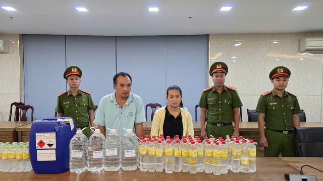 Fake vinegar factory in Da Nang busted for using industrial acid, well water- Ảnh 5.