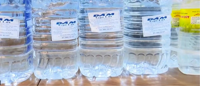 Fake vinegar factory in Da Nang busted for using industrial acid, well water- Ảnh 6.