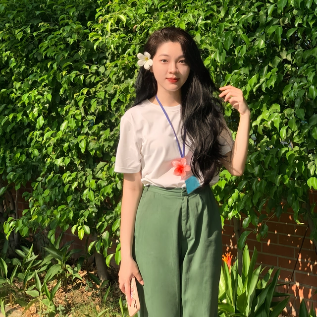 Gen Z kiếm thu nhập ‘khủng’ mùa Trung thu từ lồng đèn kẽm nhung- Ảnh 1.