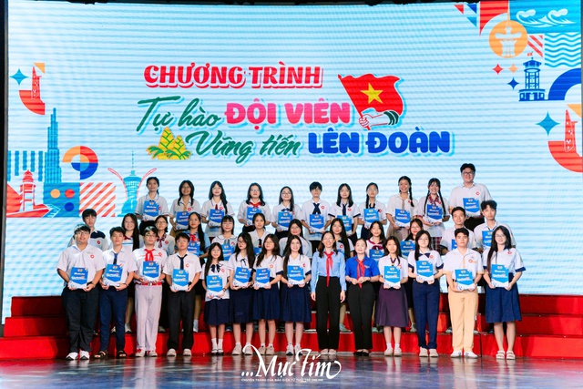 Thành Đoàn TP.HCM chúc mừng đội viên trưởng thành trúng tuyển vào lớp 10 - Ảnh 1.