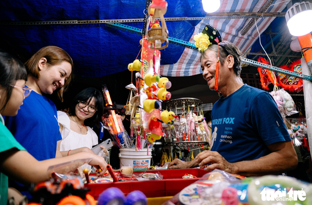 Ho Chi Minh City’s lantern street bustling as Mid-Autumn fest nears
- Ảnh 7.