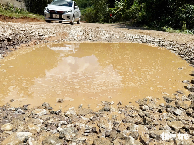 Da Nang national highway severely damaged- Ảnh 1.