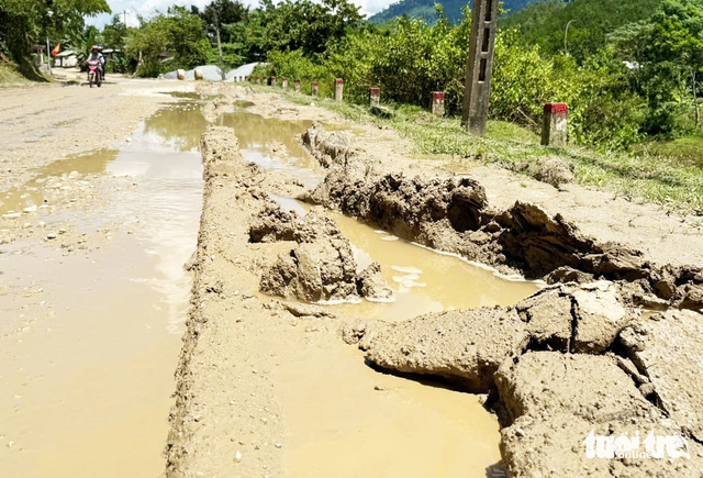Da Nang national highway severely damaged- Ảnh 2.