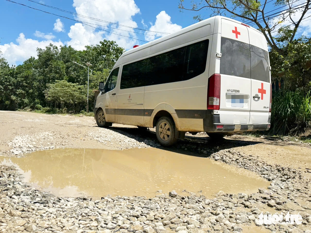 Da Nang national highway severely damaged- Ảnh 4.