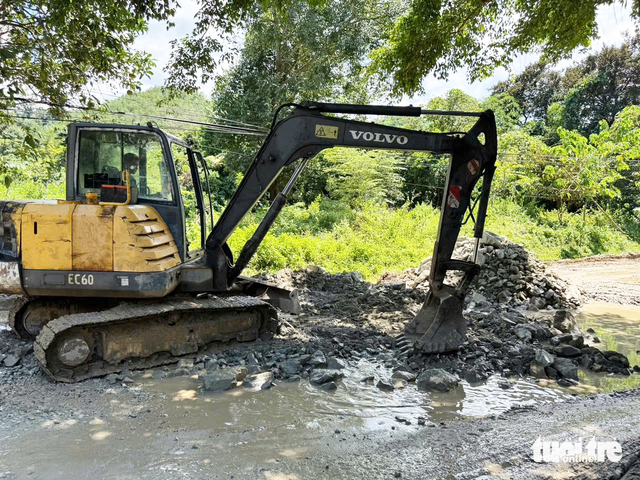 Da Nang national highway severely damaged- Ảnh 8.
