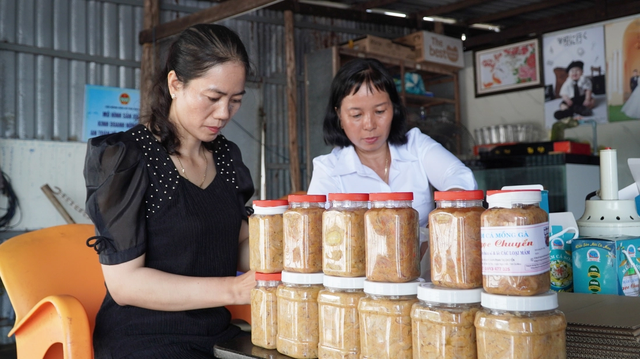 Woman turns discarded fish into delicacy in Vietnam’s Ca Mau- Ảnh 6.