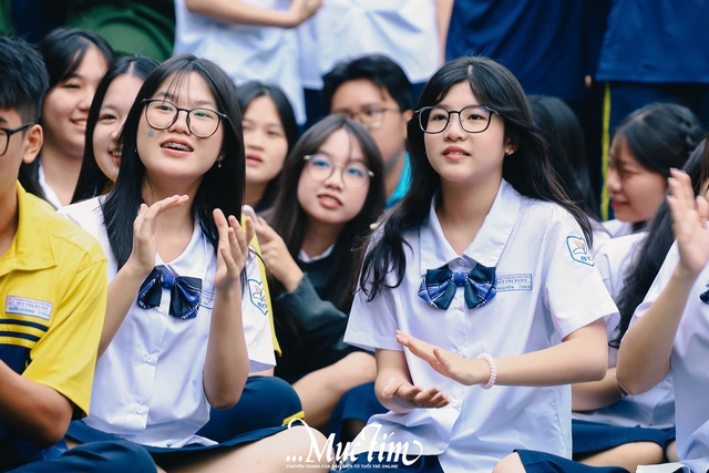 Teen Trường THPT Bùi Thị Xuân mê mẩn ‘mini show’ âm nhạc giờ ra chơi - Ảnh 5.