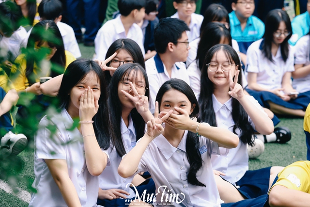 Teen Trường THPT Bùi Thị Xuân mê mẩn ‘mini show’ âm nhạc giờ ra chơi - Ảnh 7.