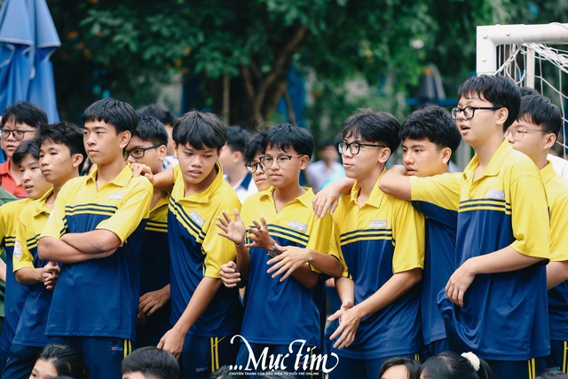 Teen Trường THPT Bùi Thị Xuân mê mẩn ‘mini show’ âm nhạc giờ ra chơi - Ảnh 9.