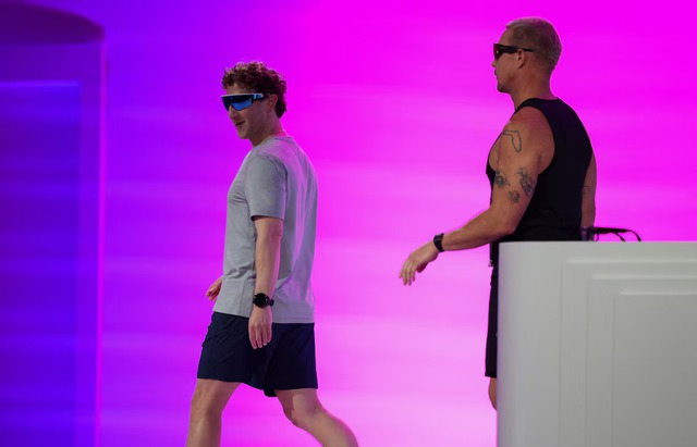 Meta launches smart glasses with built-in display, reaching for 'superintelligence'- Ảnh 4.