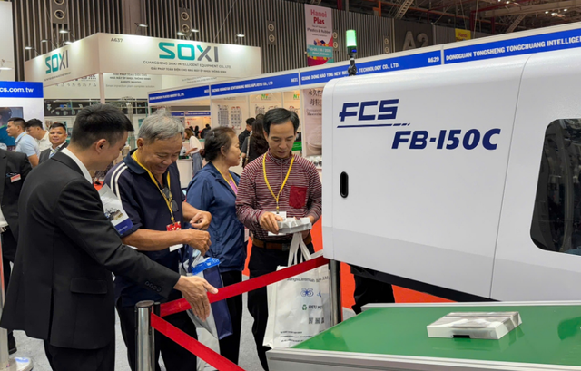 Vietnamese plastics firms eye circular economy industrial zones
- Ảnh 1. Vietnamese plastics firms eye circular economy industrial zones
- Ảnh 1.