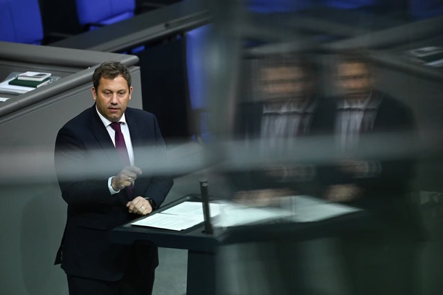 Germany approves 2025 budget, ushering in new era of spending- Ảnh 2.